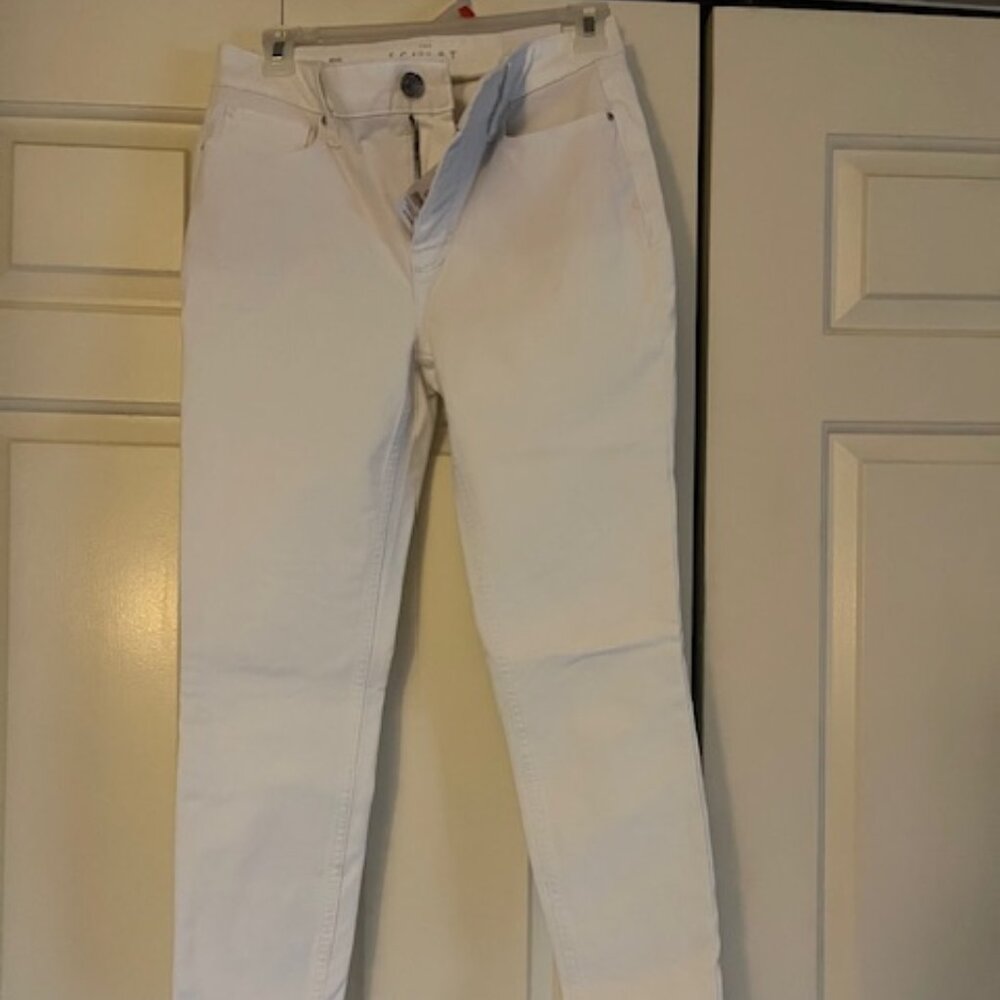 White House Black Market White Skinny Jeans